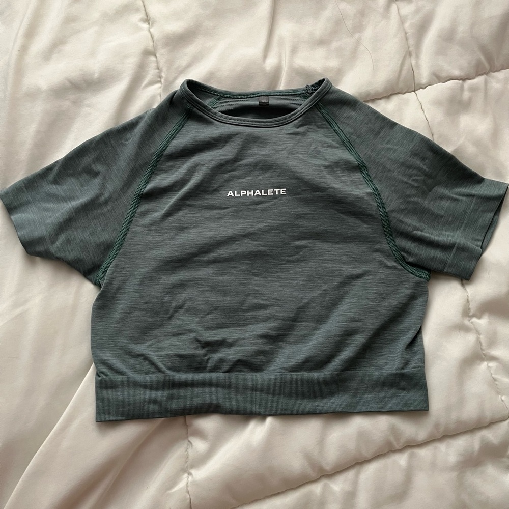 Alphalete amplify crop top